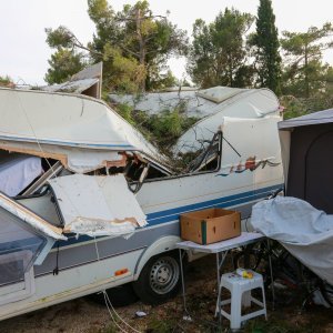 Jak vjetar popraćen obilnom kišom poharao Novigrad i okolicu