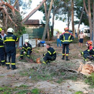 Jak vjetar popraćen obilnom kišom poharao Novigrad i okolicu