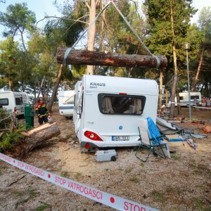 Jak vjetar popraćen obilnom kišom poharao Novigrad i okolicu