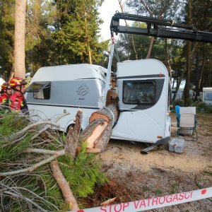 Jak vjetar popraćen obilnom kišom poharao Novigrad i okolicu