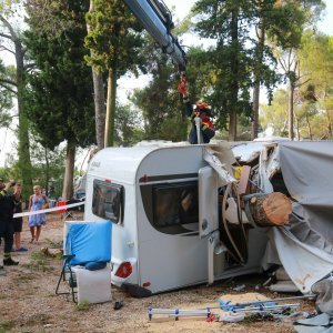 Jak vjetar popraćen obilnom kišom poharao Novigrad i okolicu