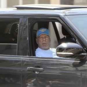 Bruce Willis u vožnji po Los Angelesu
