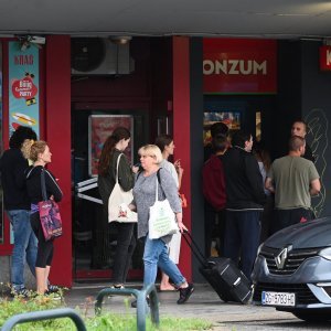 Guzva ispred Konzuma na autobusnom kolodvoru u Zagrebu