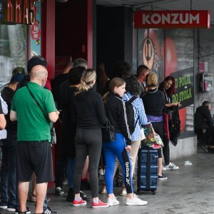 Guzva ispred Konzuma na autobusnom kolodvoru u Zagrebu