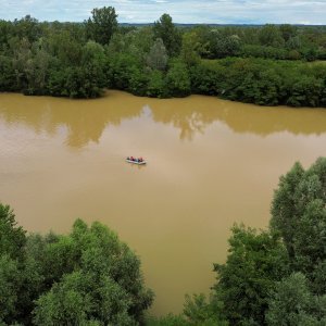 Fotografije iz zraka poplavljenog sela Drnje