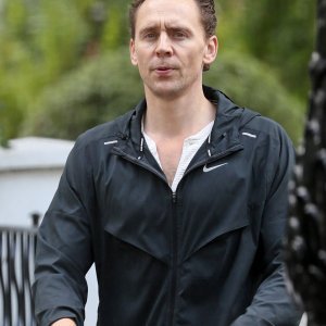 Tom Hiddleston u šetnji