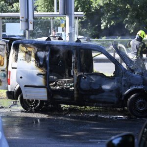 Izgorio kombi na Vukovarskoj u Zagrebu