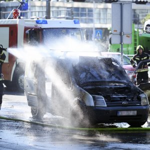 Izgorio kombi na Vukovarskoj u Zagrebu