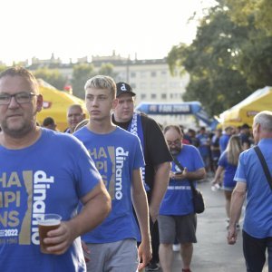 Dinamo - AEK, navijači ispred stadiona