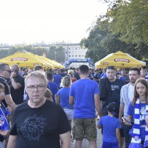 Dinamo - AEK, navijači ispred stadiona