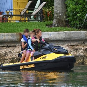 Shakira se zabavlja sa svojom djecom