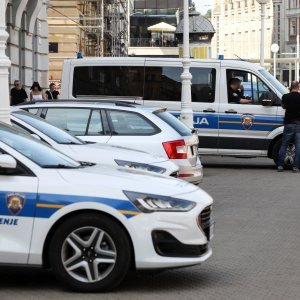 Veliki broj policije na zagrebačkom trgu u slučaju dolaska navijača Sparte iz Praga