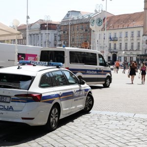 Veliki broj policije na zagrebačkom trgu u slučaju dolaska navijača Sparte iz Praga