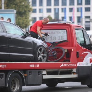 Autom naletio na biciklista nedaleko od Avenue Malla