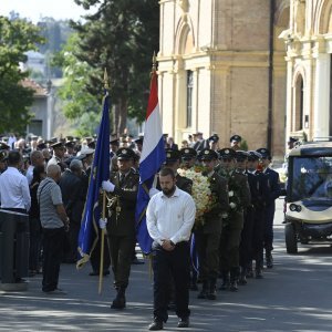 Posljednji ispraćaj Antuna Tusa na Mirogoju