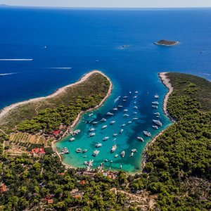 Uvala Vinogradišće na Paklenim otocima