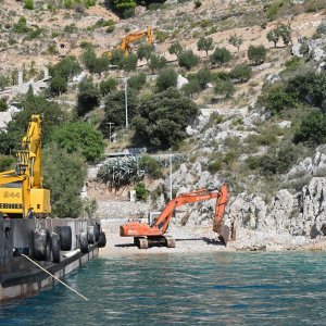 Nastavljeno rušenje objekata na Vruji