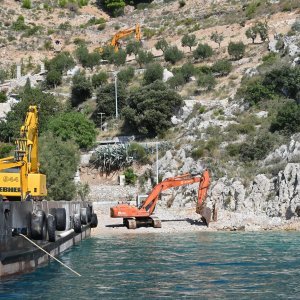 Nastavljeno rušenje objekata na Vruji