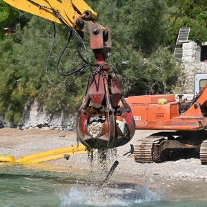 Nastavljeno rušenje objekata na Vruji