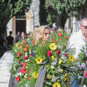 Posljednji ispraćaj glazbenika Mile Hrnića na groblju Boninovo