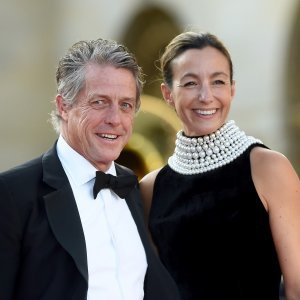 Hugh Grant i Anna Elisabet Eberstein