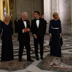 Kraljica Camilla, kralj Charles III, Emmanuel i Brigitte Macron