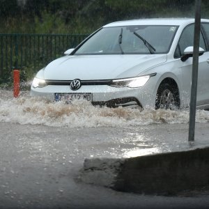 Obilna kiša potopila ulice Zadra