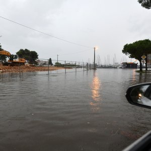 Obilna kiša potopila ulice Zadra