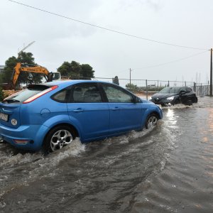 Obilna kiša potopila ulice Zadra
