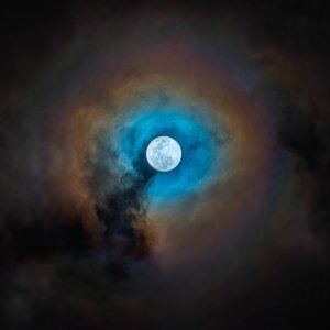 Kategorija Naš Mjesec, preporučeno: Last Full Moon of the Year Featuring a Colourful Corona During a Close Encounter with Mars
