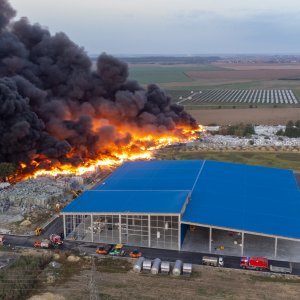 Pogled iz zraka na požar u Osijeku