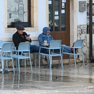 Poplavljena riva u Fažani