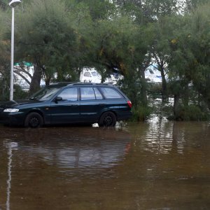 Jako jugo i plima poplavili Jadriju