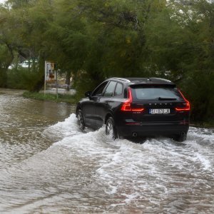 Jako jugo i plima poplavili Jadriju