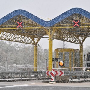 Snijeg na autocesti A1 kod Zagvozda