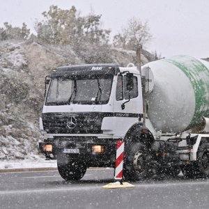 Snijeg na autocesti A1 kod Zagvozda