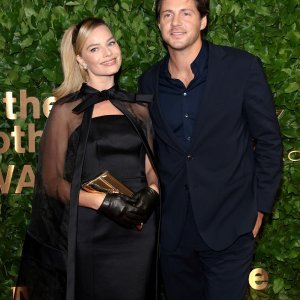 Margot Robbie i Tom Ackerly