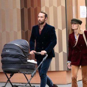 James Middleton i Alizee Thevenet u kupovini