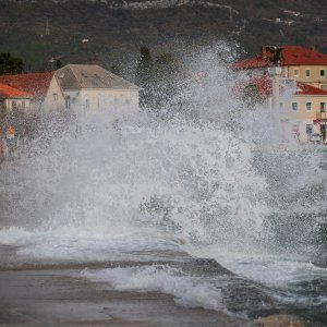 Jugo u Kaštel Starom