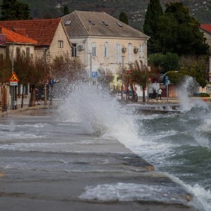 Jugo u Kaštel Starom