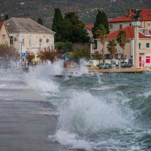 Jugo u Kaštel Starom