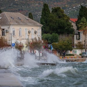 Jugo u Kaštel Starom