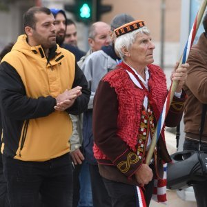 Muškarci mole krunicu svake prve subote u mjesecu