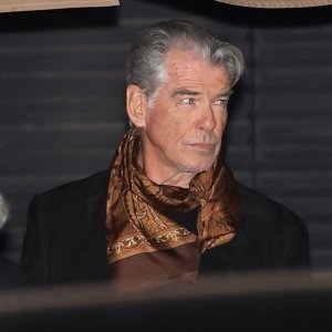 Pierce Brosnan i Keely Shaye Smith