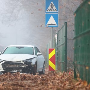 Izgubio kontrolu nad automobilom i zabio se u ogradu