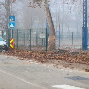 Izgubio kontrolu nad automobilom i zabio se u ogradu