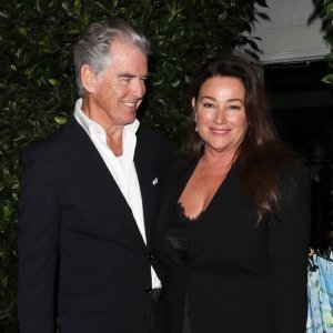 Pierce Brosnan i Keely Shaye Smith