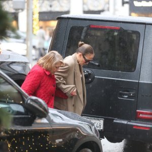 Jennifer Lopez s mamom u shoppingu