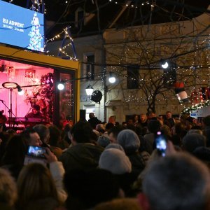 Večer uz najveće hitove Novih fosila na Europskom trgu