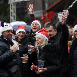 U Fužinama već tradicionalno organiziran najveći ispraćaj Stare i doček Nove godine u podne